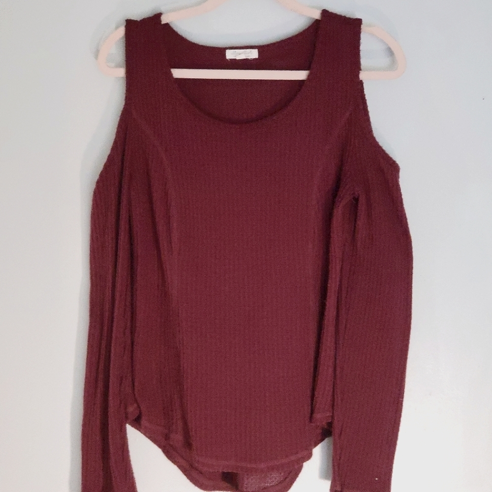 ☘Juniors Cold Shoulder Top☘